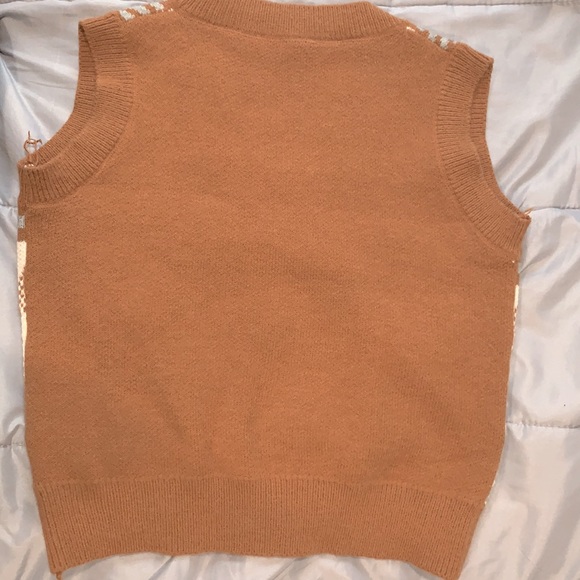 Brown vest with patterns - Picture 2 of 2